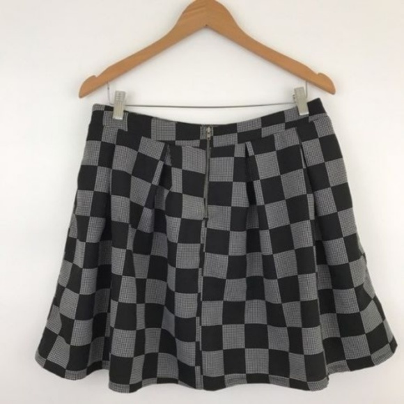 *$3 FOR $15* NEW Checkered Print Skater Skirt - Picture 3 of 8